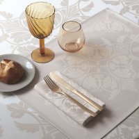 Coated placemats (2x Set) from Le Jacquard Français; Model Syracuse Dolce; main colour beige in cotton; Size 38x52 cm rectangular; Motif Spring, Summer; Pattern jacquard woven