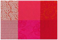 Coated placemats (2x Set) from Le Jacquard Français; Model Fleurs De Kyoto Cerise; main colour pink in cotton; Size 38x52 cm rectangular; Motif graphic patterns; Pattern jacquard woven