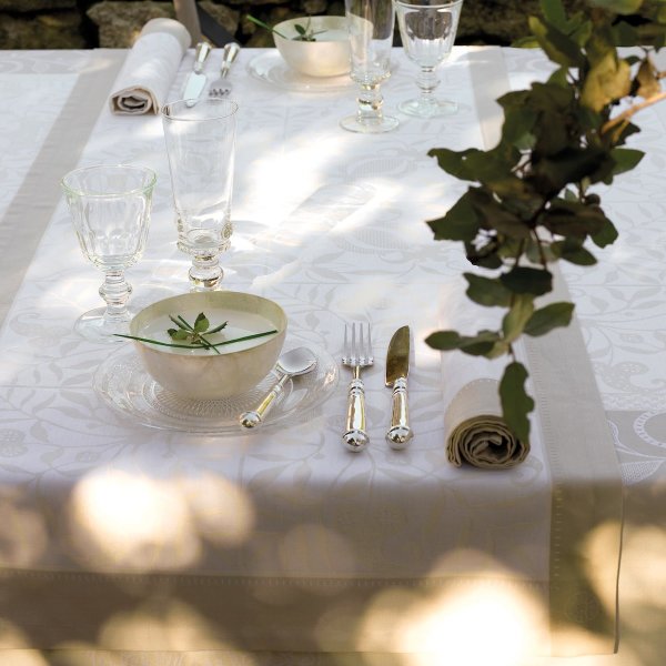 Table runner from Le Jacquard Français; Model Venezia Ivoire; main colour white in cotton; Size 55x150 cm rectangular; Motif graphic patterns, festive occasions; Pattern jacquard woven