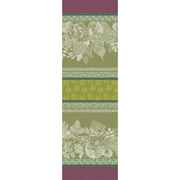 Tischläufer von Garnier Thiebaut; Modell Mille Botanique Mousse in Grundfarbe grün aus Baumwolle; Größe 55x155 cm rechteckig; Motiv Blumen und Pflanzen, Herbst; Muster jacquard-gewebt