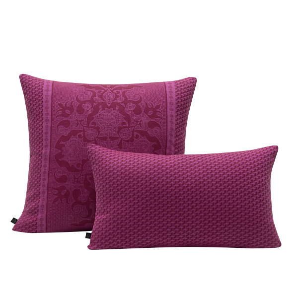 Fodera cuscino de Le Jacquard Français; Modelo Palais Vénitien Pourpre; Colore principale rosa en cotone; Taglia 50x50 cm quadrato; Motivo disegni grafici in tessuto jacquard