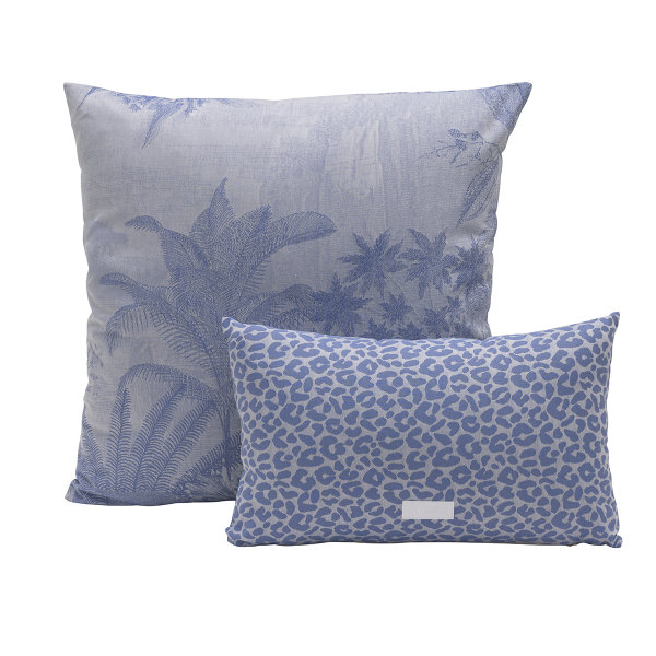 Outdoor cushion cover from Le Jacquard Français; Model Sinharâja Océan; main colour blue in cotton; Size 30x50 cm rectangular; Motif Landscapes, Animals; Pattern jacquard woven