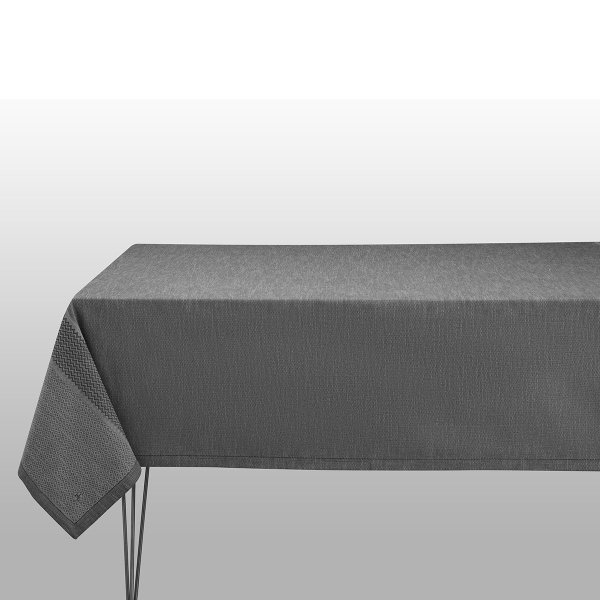 Tischdecke von Le Jacquard Français; Modell Slow Life Argile in Grundfarbe grau aus Baumwolle-Leinen-Mix; Größe 150x150 cm quadratisch; Motiv grafische Muster; Muster jacquard-gewebt
